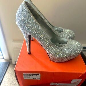 Heels are beautiful! Great for a prom , wedding or New Year’s Eve